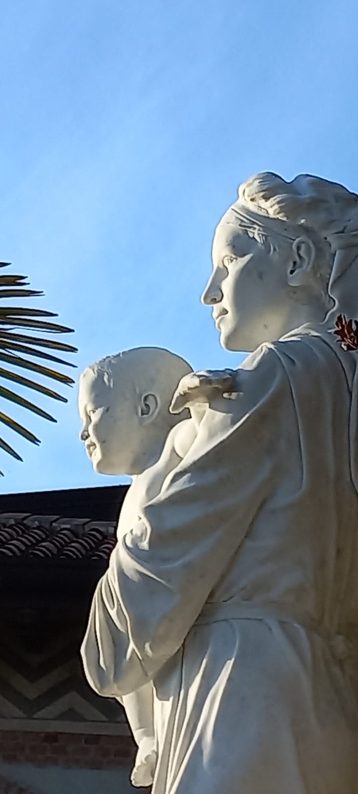 Sculpture Vierge à l'enfant de Domenico Calcara