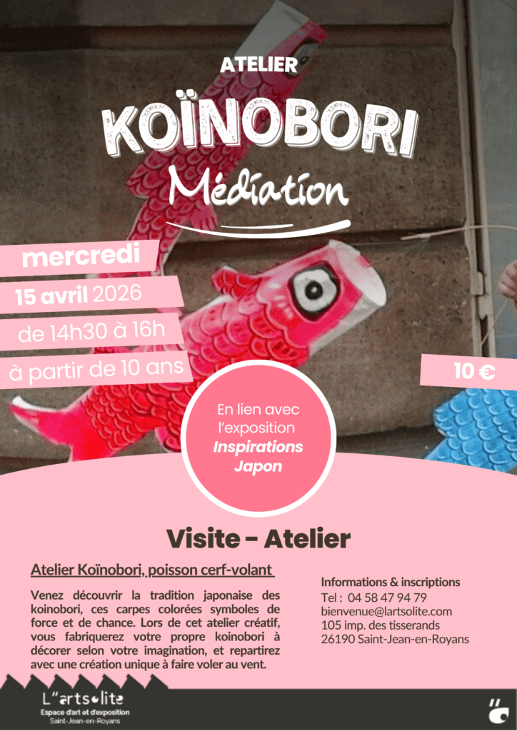 Koinobori japonais colorés flottant au vent – tradition de la carpe porte-bonheur